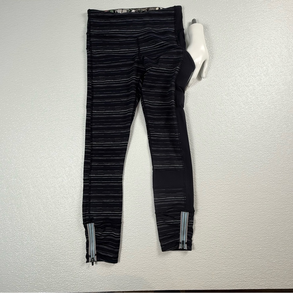 Lululemon Run The World 7/8 Tight Cyber Stripe Naval Blue Black‎ / Naval Blue 4 - Picture 9 of 13